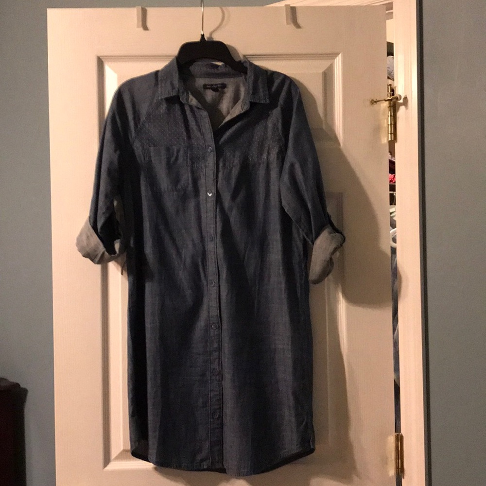 Chambray dress, midi length.